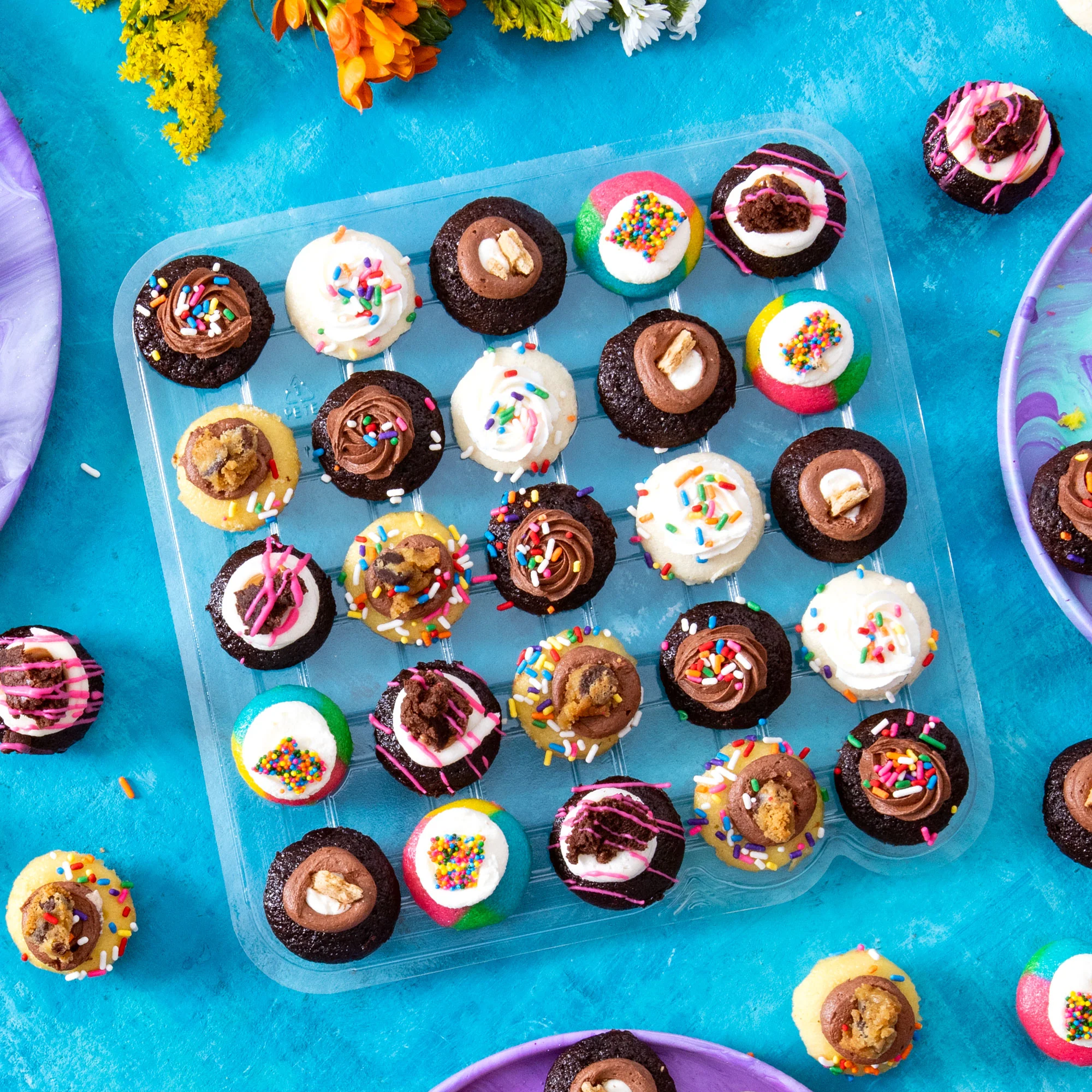 Fan Favorites Cupcakes 25-Pack - Image 3