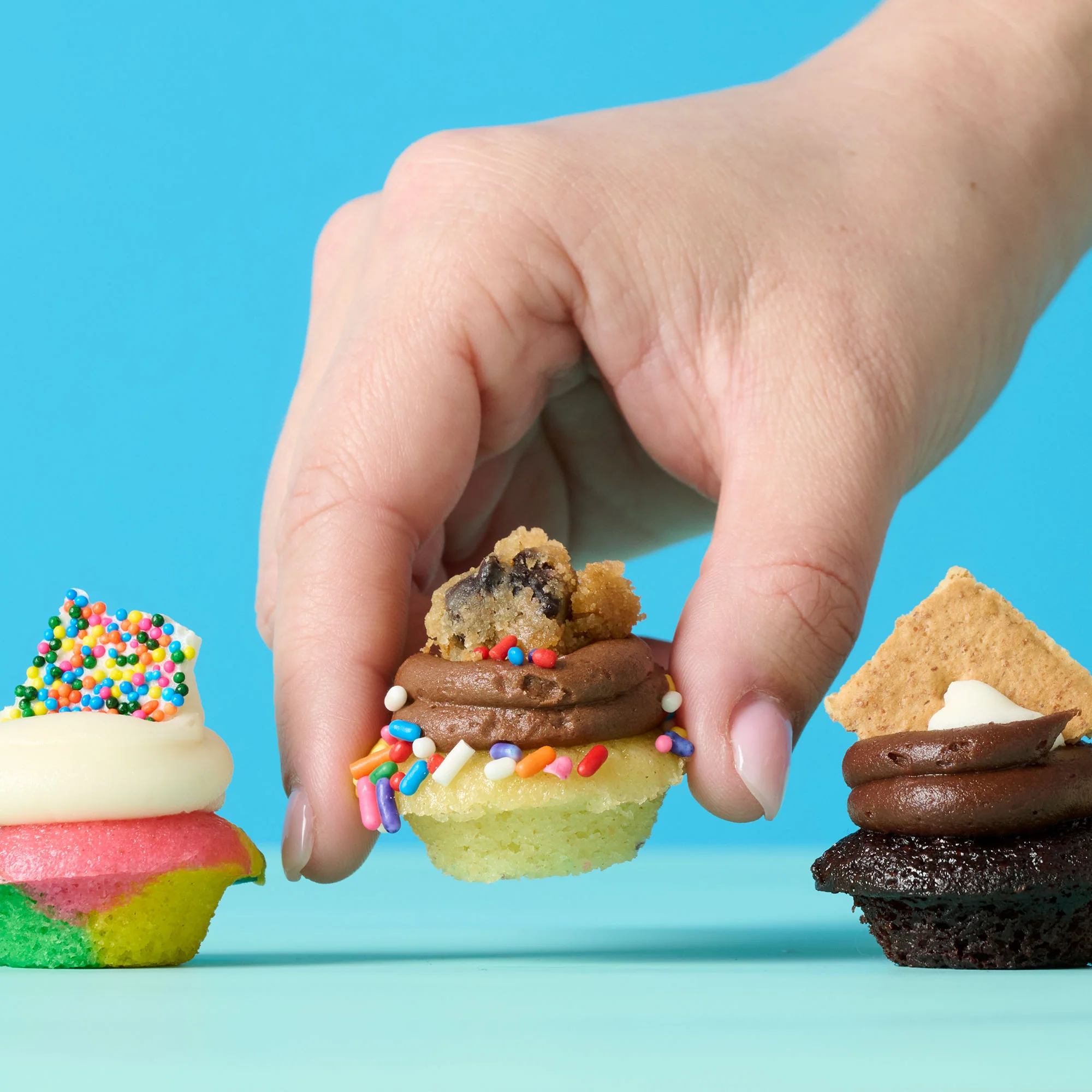 Fan Favorites Cupcakes 25-Pack - Image 4